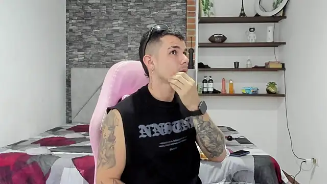 BooyHott  online show from March 9, 7:52 pm