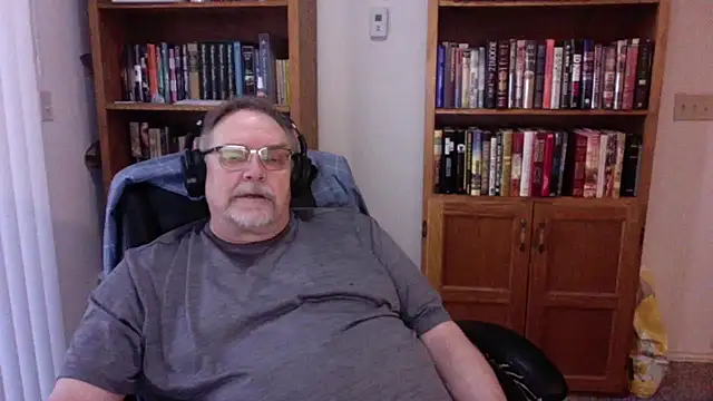 Vinyl22xh online show from April 16, 12:21 am