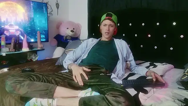 Tyler cat online show from December 1, 6:27 am