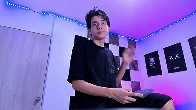 jeycobb online show from April 8, 1:17 am