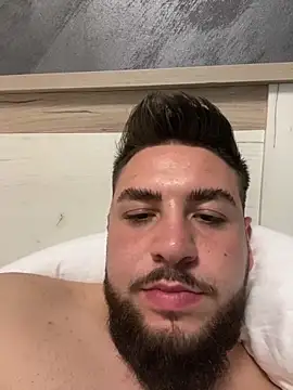 MilanYaman online show from October 11, 6:01 pm