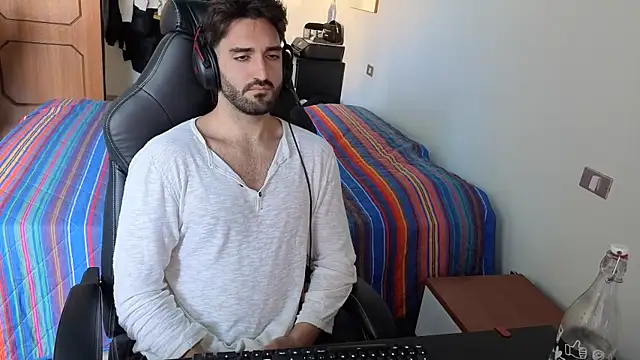 Al3xox02 online show from April 10, 12:23 pm