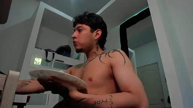 Sky Wild online show from April 7, 8:20 pm