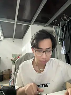 liamhn2k4 online show from March 30, 5:58 pm