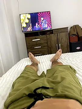 leozin01 online show from November 6, 12:02 am