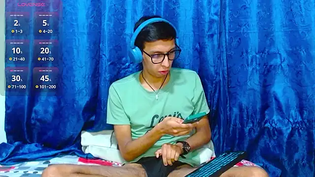 DavTwink3100 online show from March 26, 1:53 am