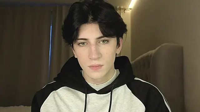 Oliver star boy  online show from February 26, 2:51 pm