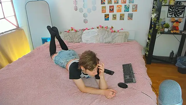 AvenGlow online show from March 29, 5:51 am