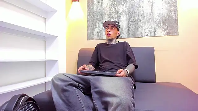 DANTE ARMSTRONG online show from February 14, 4:07 am