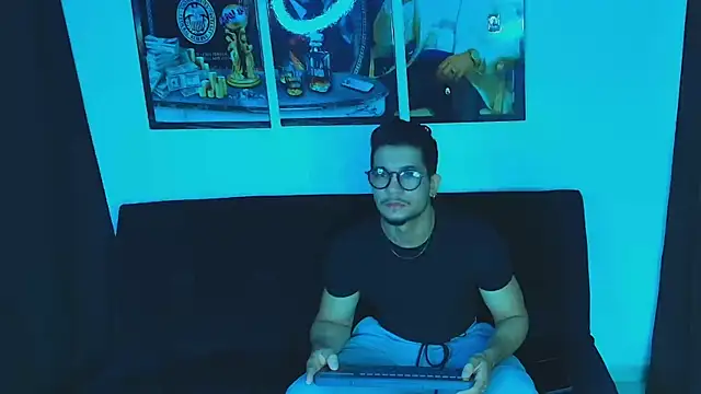 Nolan joness online show from November 20, 1:21 pm