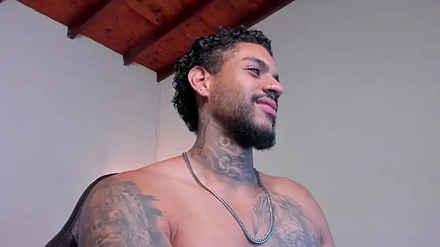 LuigiVitale 1 online show from February 22, 6:37 am