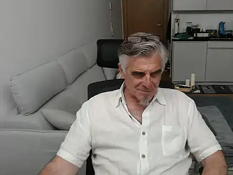 Buidapest online show from May 30, 6:24 am