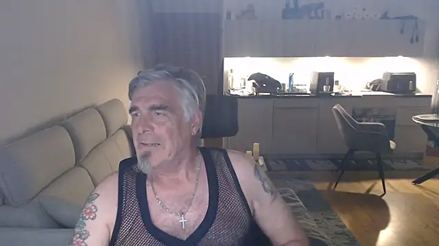 Buidapest online show from May 29, 3:16 am