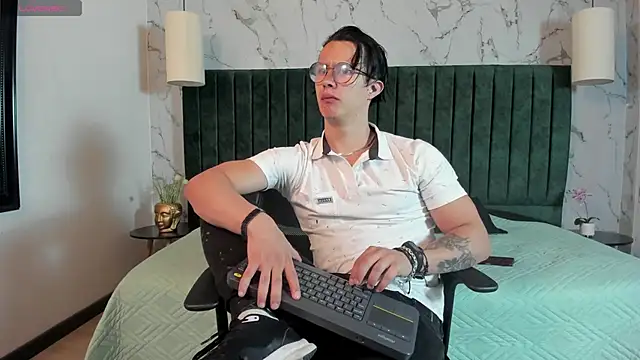 Brandon starkk online show from March 8, 11:47 am