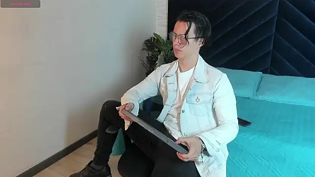 Brandon starkk online show from March 22, 12:10 pm