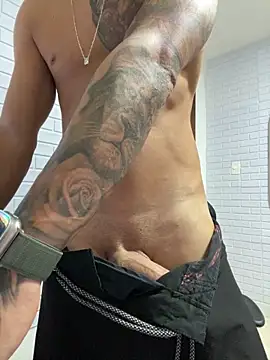 enzofelipe online show from December 15, 1:41 pm