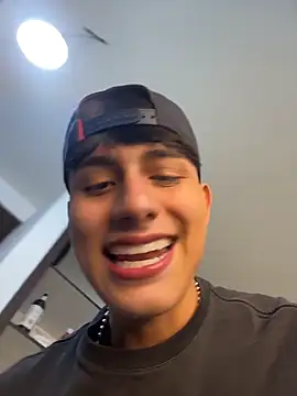 Lander Cruz online show from March 30, 7:37 pm