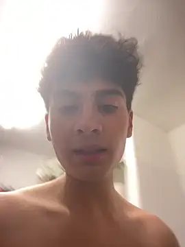 hungspanishtwink online show from May 26, 9:11 pm