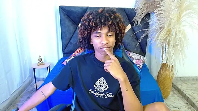 angelll18  online show from March 18, 8:45 pm