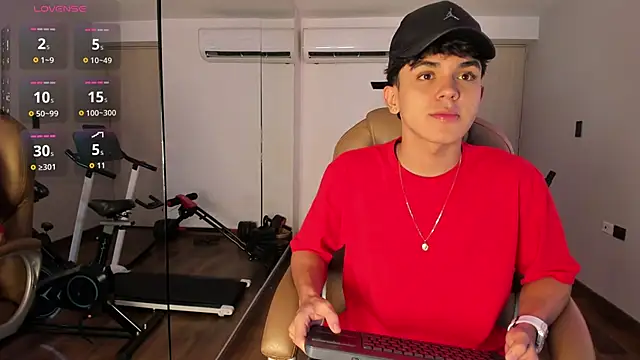  TaylorBlack online show from April 18, 11:44 am