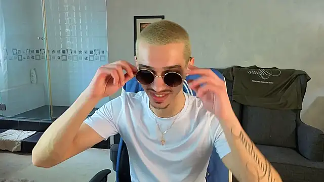 KaydenDrew online show from April 1, 9:22 am