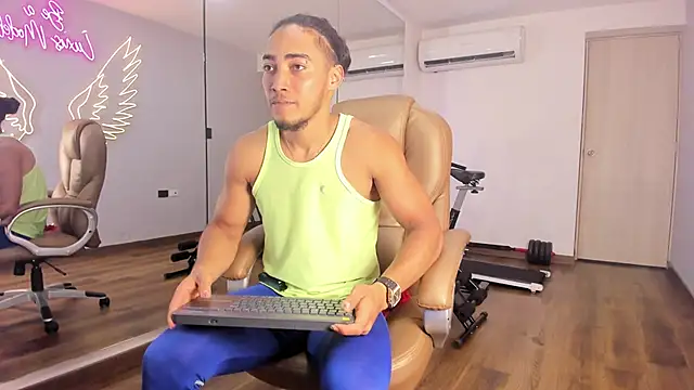 Maximo Zahir online show from February 15, 3:24 am