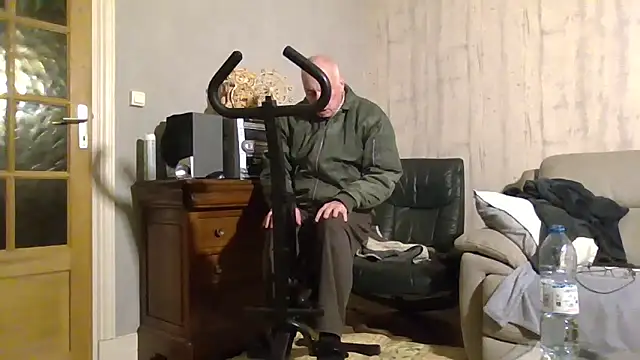 Helinetrav online show from March 23, 7:31 pm