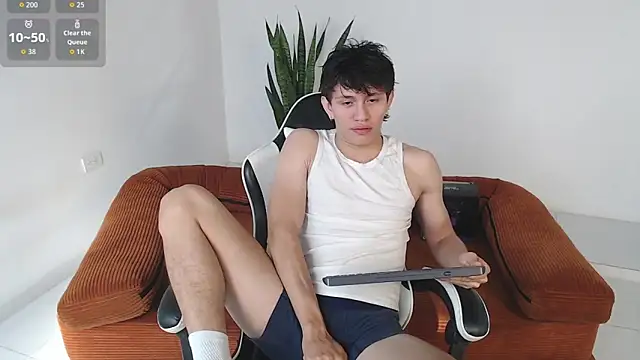 DarrenColleen online show from April 18, 1:23 pm