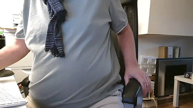 liveoncam2004 online show from February 19, 4:33 pm