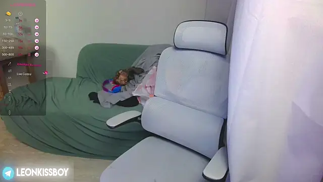 LeonBoykisser online show from April 5, 9:11 pm