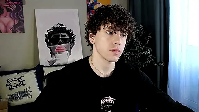 TylerGibson online show from April 17, 4:04 am