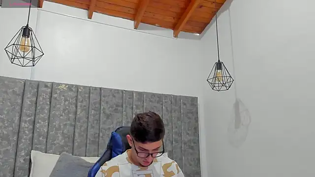 Calvin Hunter online show from May 9, 10:22 pm