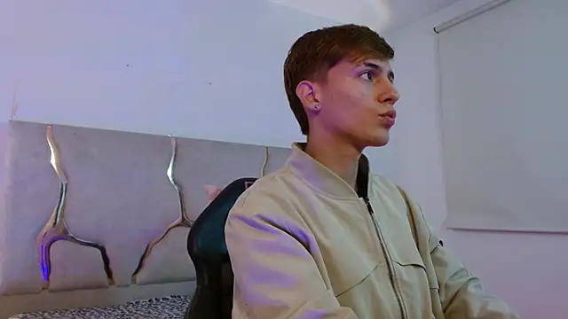 EVAN TAY online show from April 6, 3:14 am