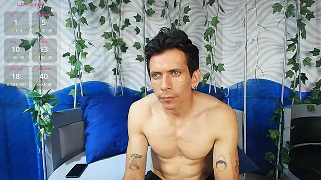 TheKing 39  online show from February 11, 4:06 am