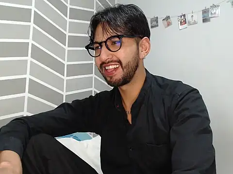 thomass1018 online show from June 17, 3:41 am