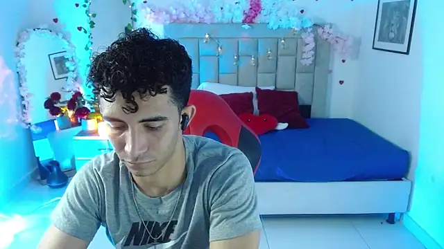 Caius fox online show from April 7, 11:43 am