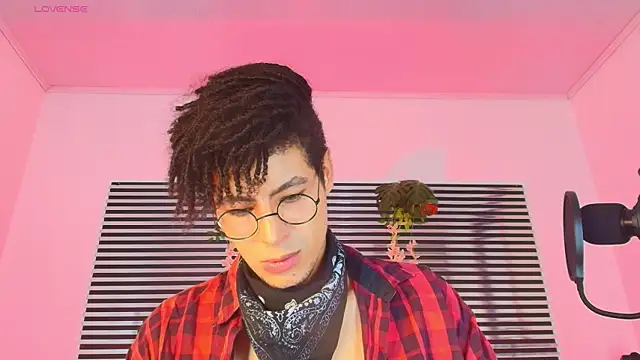 ThiiagoSaeenz online show from May 30, 4:40 pm