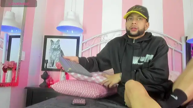 Aiden Cash7 online show from February 26, 4:14 am