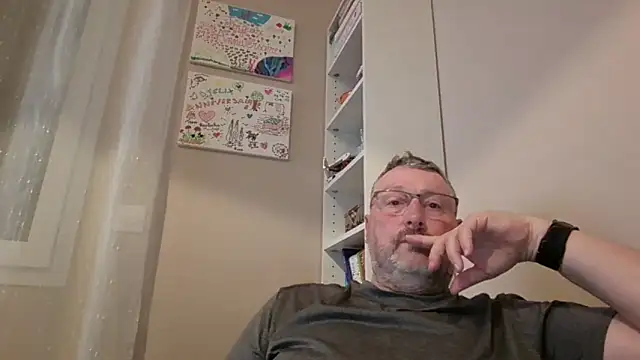 doudou310 online show from March 6, 5:04 am