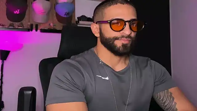SamDornan51 online show from May 21, 4:52 am