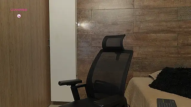 connor h1 online show from March 6, 4:42 am