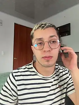 NoahCam1 online show from February 14, 5:19 pm