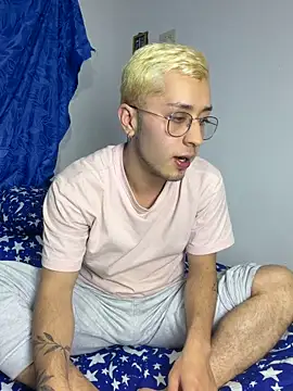 NoahCam1 online show from February 18, 3:37 am