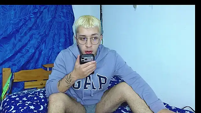 NoahCam1 online show from February 23, 3:41 am