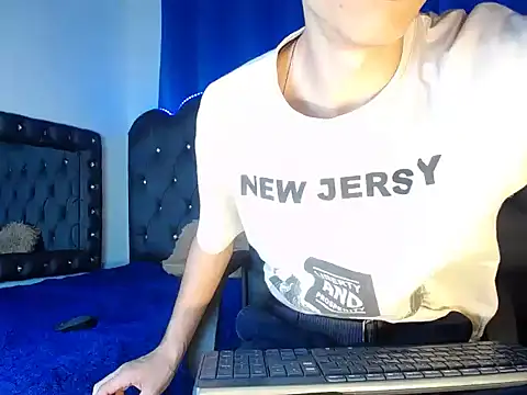 JorgeJohnson  online show from February 18, 9:01 pm