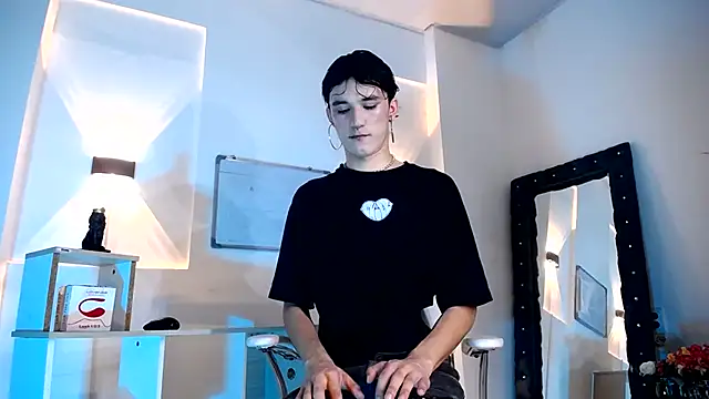 jullian ricci online show from July 16, 8:16 pm