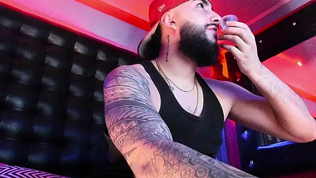 SantiagoHincapiie online show from March 15, 4:20 am