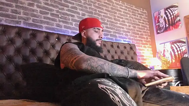 SantiagoHincapiie online show from March 9, 8:58 pm