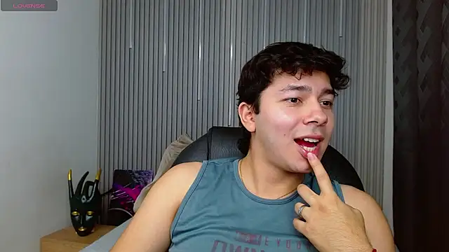 Julian Smith21 online show from May 6, 1:28 am