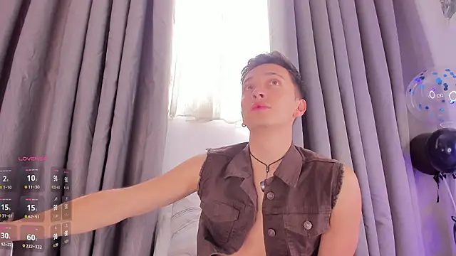 Thiago Jones1 online show from March 2, 2:35 pm